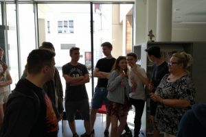 24 05 2018UCZNIOWIE ZSO W BIBLIOTECE (4).jpg