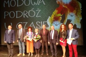 3. „Modowa podróż w czasie” na deskach teatru grudziądzkiego