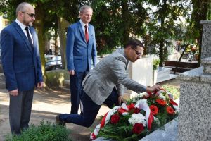 7. Złożono kwiaty przy grobie Żołnierzy Wojska Polskiego