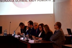 1. XII SESJA RADY POWIATU W WĄBRZEŹNIE