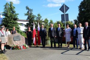 Godzina WWąbrzeźno,1.08.2020r. Przedstawiciele samorządu miejskiego, powiatu wąbrzeskiego i harcerze oddali hołd walczącym...