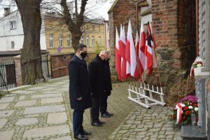 6. Złożenie kwiatów pod Pomnikiem Towarzystwa Gimnastycznego „Sokół”