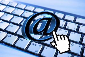 ZUS i PFRON razem szkolą onlineemail-pixabay