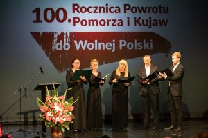 Uroczystość wręczenia medali stulecia powrotu Pomorza i Kujaw do wolnej Polski, fot. Mikołaj Kuras dla UMWKPfoto_06