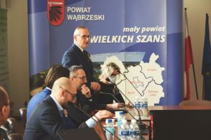 FIRMA AMPLUS ZAINWESTUJE W POWIECIE WĄBRZESKIM (2)