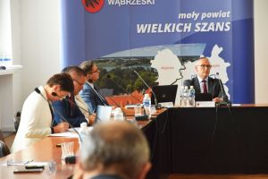 XXXIV SESJA RADY POWIATU W WĄBRZEŹNIE (4)