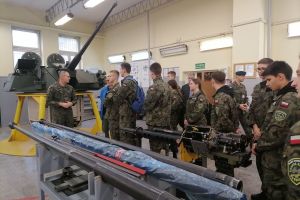 WYCIECZKA UCZNIÓW ZS DO CENTRUM LOGISTYKI (10)