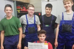 Uczniowie odbywający wakacyjny staż zawodowy (8)