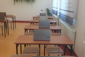 Nowy sprzęt komputerowy i multimedialny w ZS w Wąbrzeźnie (1)