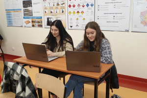 Nowy sprzęt komputerowy i multimedialny w ZS w Wąbrzeźnie (4)