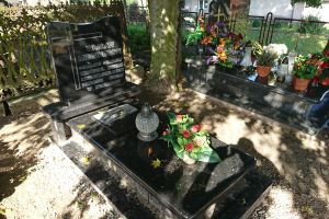 Nagrobek Wacława Mieczkowskiego na cmentarzu w Nieźwiedziu
