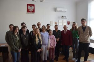 Młodzież ze szkół z terenu powiatu na spotkaniu w Starostwie
