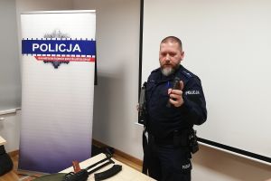 Spotkanie uczniów z przedstawicielami komendy policji (2)