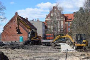 Plac budowy boiska przy Zespole Szkół Ogólnokształcących w Wąbrzeźnie (4)