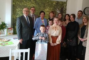 Uczestnicy śniadania wielkanocnego w Placówce Opiekuńczo Wychowawczej