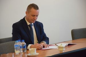 Podpisanie umowy na przebudowę drogi Trzcianek – Nowa Wieś Królewska (1)
