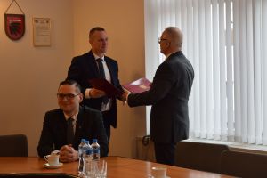 Podpisanie umowy na przebudowę drogi Trzcianek – Nowa Wieś Królewska (6)