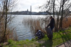 akcja zbierania śmieci przy jeziorach (2)