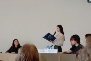 Uczestnicy debaty oksfordzkiej w Wąbrzeskim Domu Kultury (4)