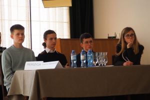 Uczestnicy debaty oksfordzkiej w Wąbrzeskim Domu Kultury (13)