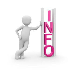 Ludzik na białym tle opierający się o napis INFO