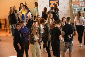 Uczniowie podczas drzwi otwartych w Zespole Szkół