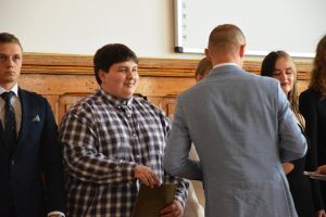 Uczestnicy pożegnania maturzystów w liceum ogólnokształcącym (37)