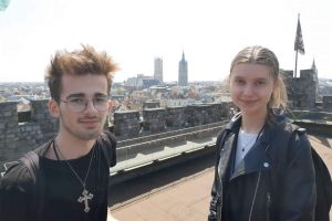 Uczniowie biorący udział w wycieczce do brukseli (3)