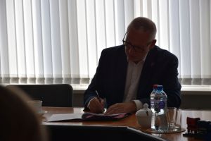 podpisanie umowy na przebudowę dróg (1)