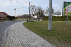 chodnik przy markecie dino w książkach (7)