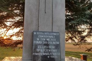 pomnik w kurkocinie (2)