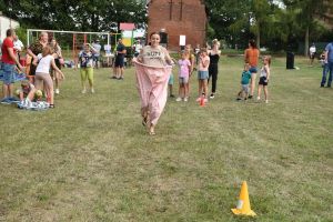 IMPREZA NA ZAKOŃCZENIE LATA W ŁOPATKACH www.gminaksiazki (10)