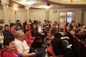 Uczniowie w teatrze (1)