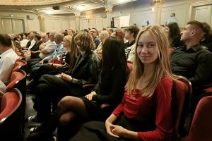 Uczniowie w teatrze (4)