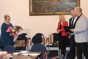 Wąbrzeźno. Aleksandra Kurek przeszła na emeryturę (od prawej), Małgorzata Grzybek nowym dyrektorem MiPBP. Uroczystość w...
