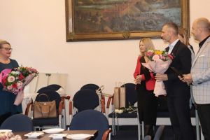 Wąbrzeźno. Aleksandra Kurek przeszła na emeryturę (od prawej), Małgorzata Grzybek nowym dyrektorem MiPBP. Uroczystość w...