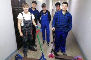 Uczniowie prezentujący swoje prace (11)