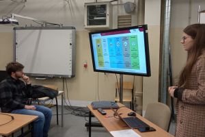 uczniowie podczas wykładów otwartych na politechnice (1)
