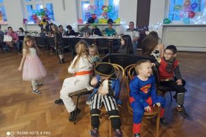 Zdjęcie z balu karnawałowego.
