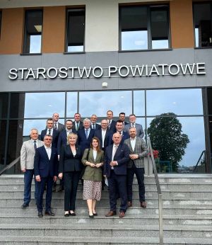 Starostowie Powiatów Województwa Kujawsko-Pomorskiego przed Starostwem Powiatowym w Chełmnie