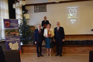 Uroczystość 25-lecia Powiatu Wąbrzeskiego - na zdjęciu Pani Bożena Szpryniecka, Starosta Wąbrzeski Krzysztof Maćkiewicz...