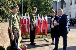 Złożenie kwiatów upamiętniających 80. rocznicę wybuchu Powstania Warszawskiego.