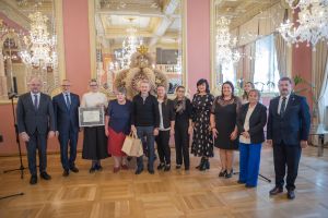Wręczenie podziękowań przez Marszałka Województwa Kujawsko-Pomorskiego dla Starosty Wąbrzeskiego oraz Stowarzyszenia...