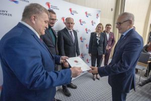 Wręczenie umów (4)