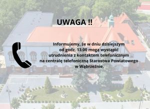 Informacja o problemach z kontaktem telefonicznym na centraę telefoniczną Starostwa Powiatowego w Wąbrzeźnie. W tle budynek...