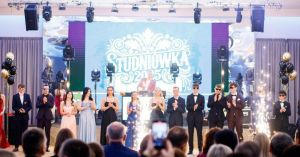 Studniówka Zespołu Szkół Ogólnokształcących w Wąbrzeźnie. fot. ZSO w Wąbrzeźnie