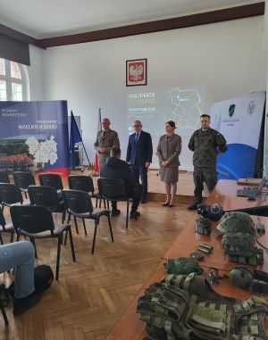 mjr Łukasz Ciszek - Szef Wydziału Rekrutacji i Promocji, ppor. Barbara Janc – Szef Sekcji Promocji i kpt. Michał Neumann –...