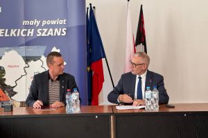 Podpisanie umowy na przebudowę drogi powiatowej nr 1701C Działowo - Stanisławki.