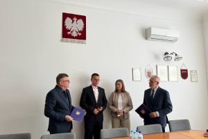 Podpisanie umowy na przebudowę drogi powiatowej nr 1424C Rywałd-Dębowa Łąka