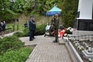 Uroczysta Msza Święta przy pomniku na cmentarzu wojennym w Książkach